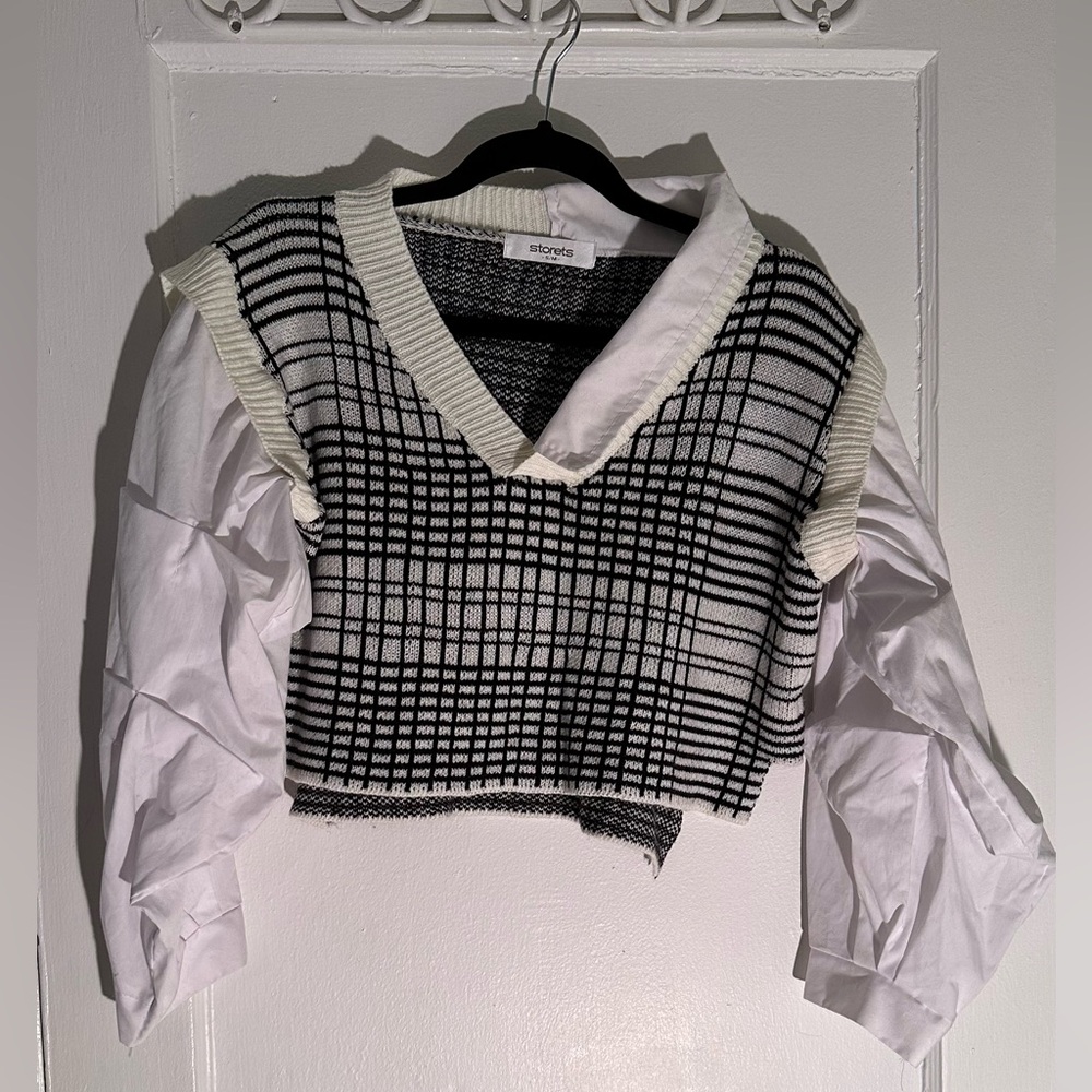 Storers sweater vest shirt. Size S/M